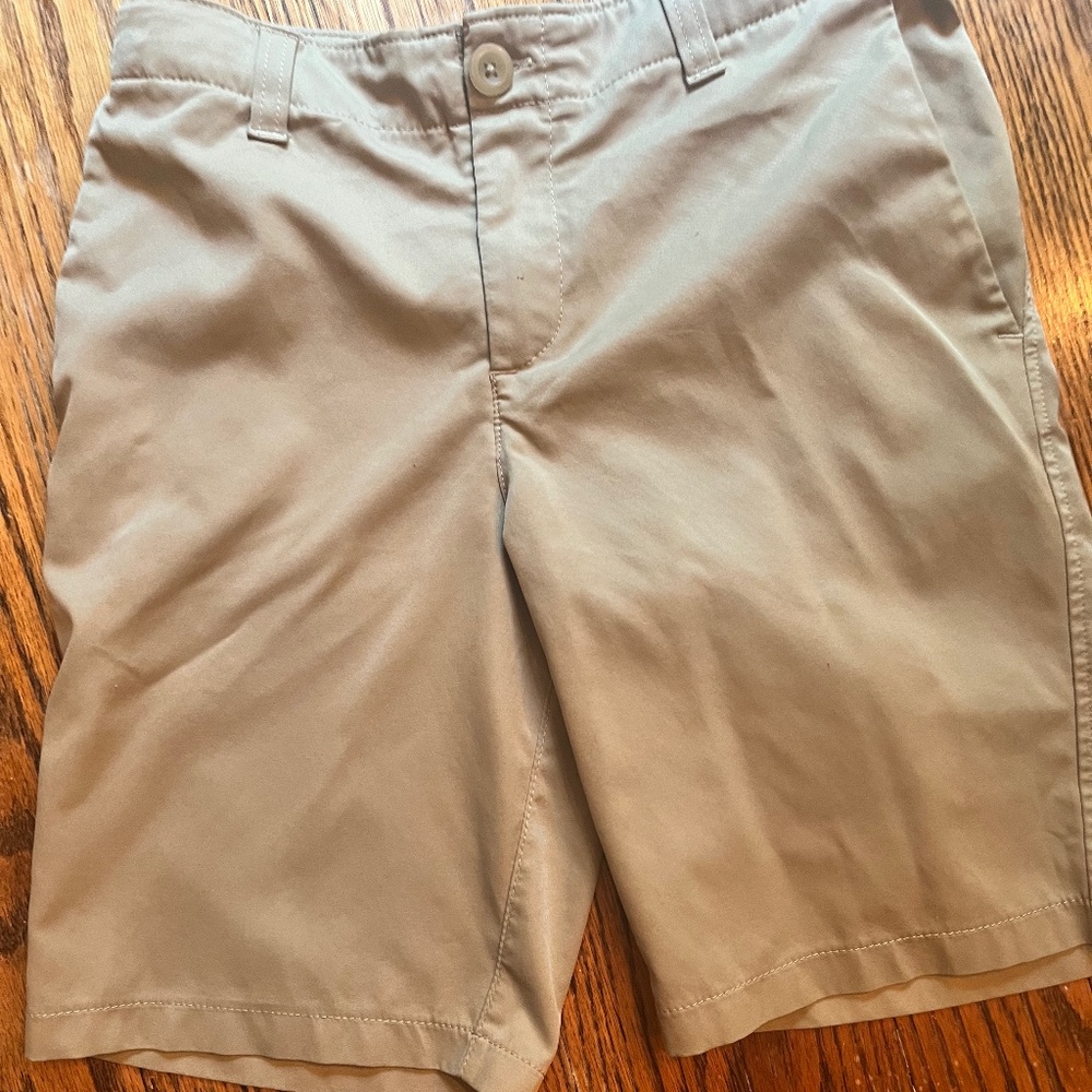 Boys Under Armour golf shorts size 12